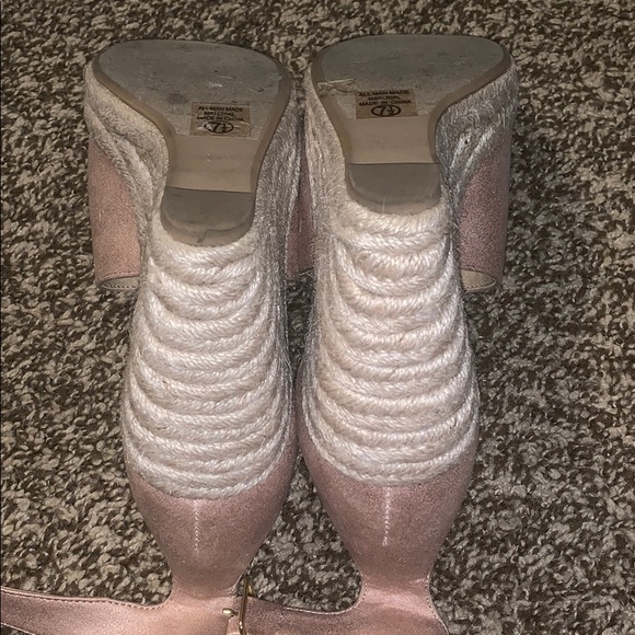Used in very good condition Blush Wedges - Picture 3 of 4